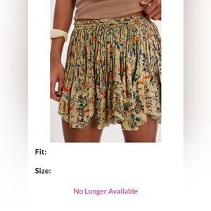 FP One Third Charm Printed
Mini Skirt Free People, nwt sz m Hard to find!!🌻